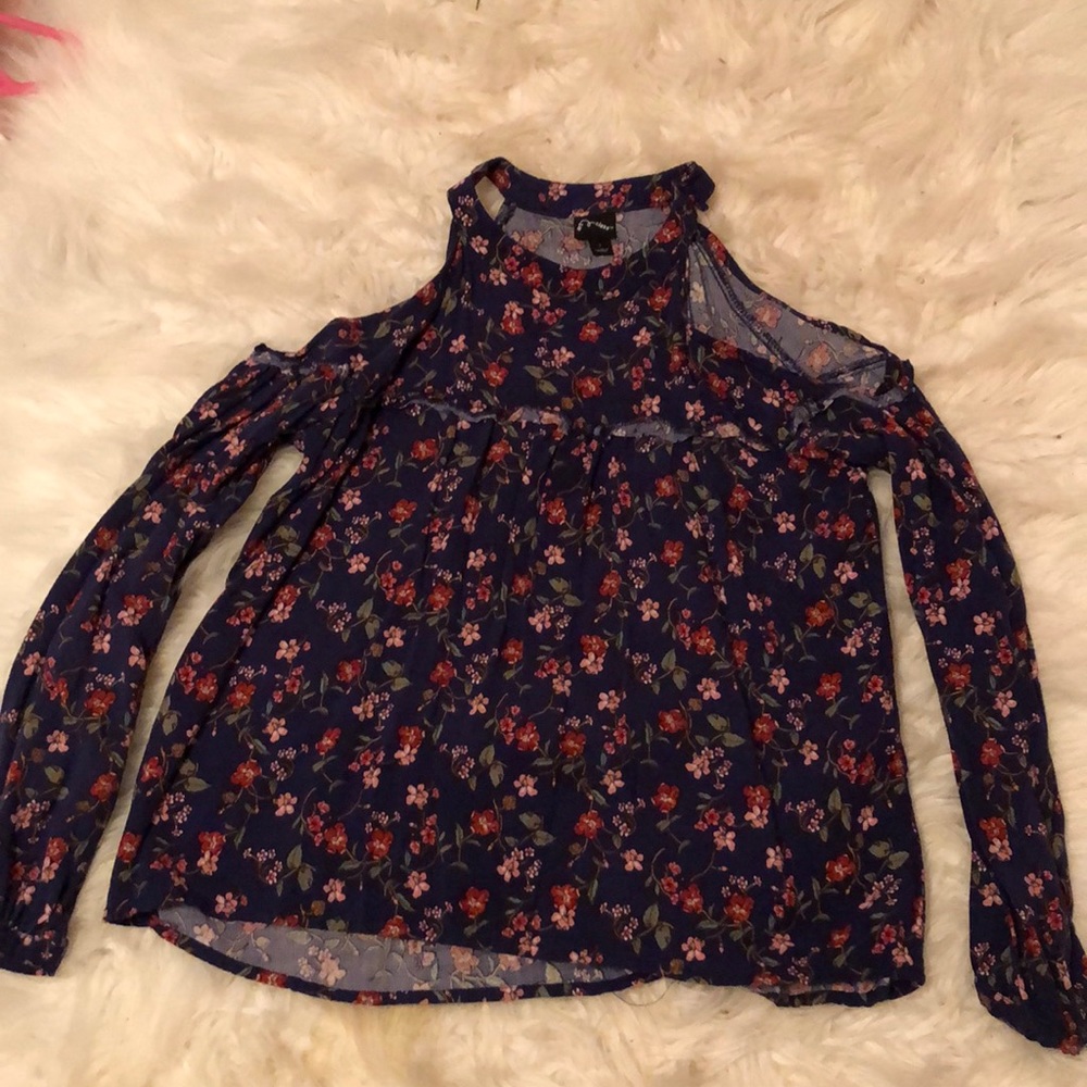 Cold shoulder top